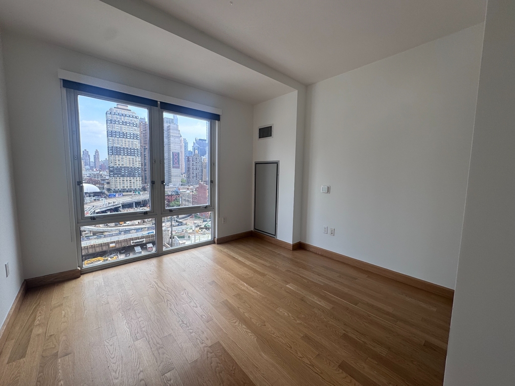West 37th Street - Photo 1