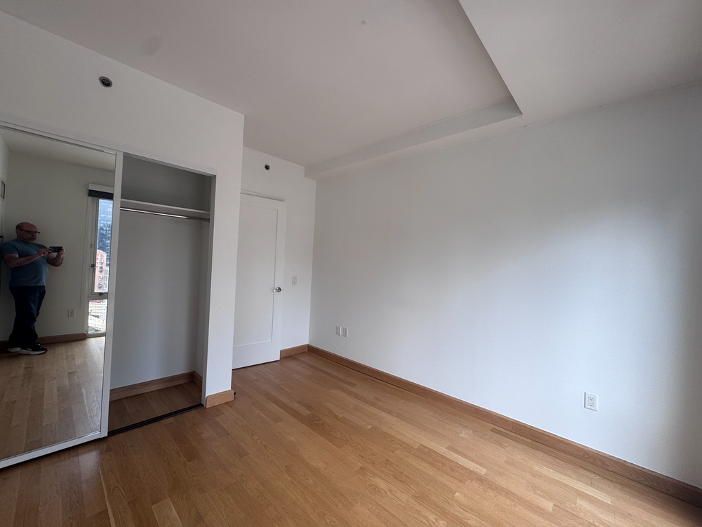 West 37th Street - Photo 6