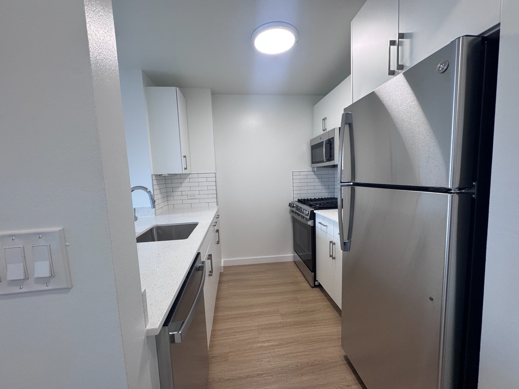 West 37th Street - Photo 5