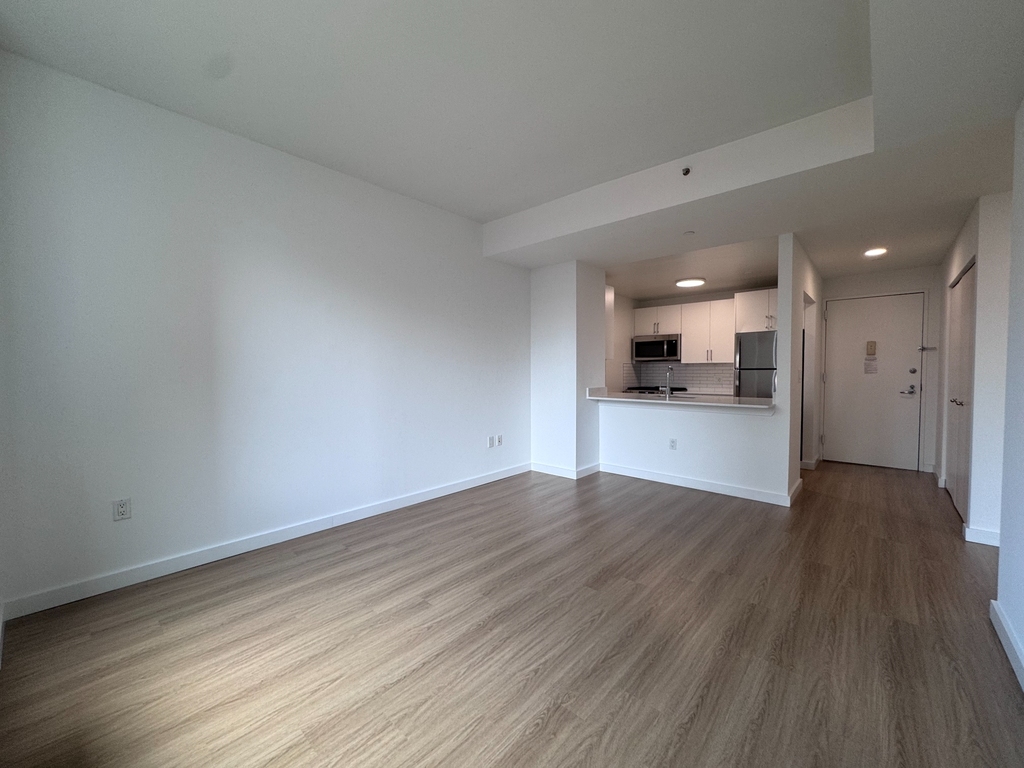 West 37th Street - Photo 3