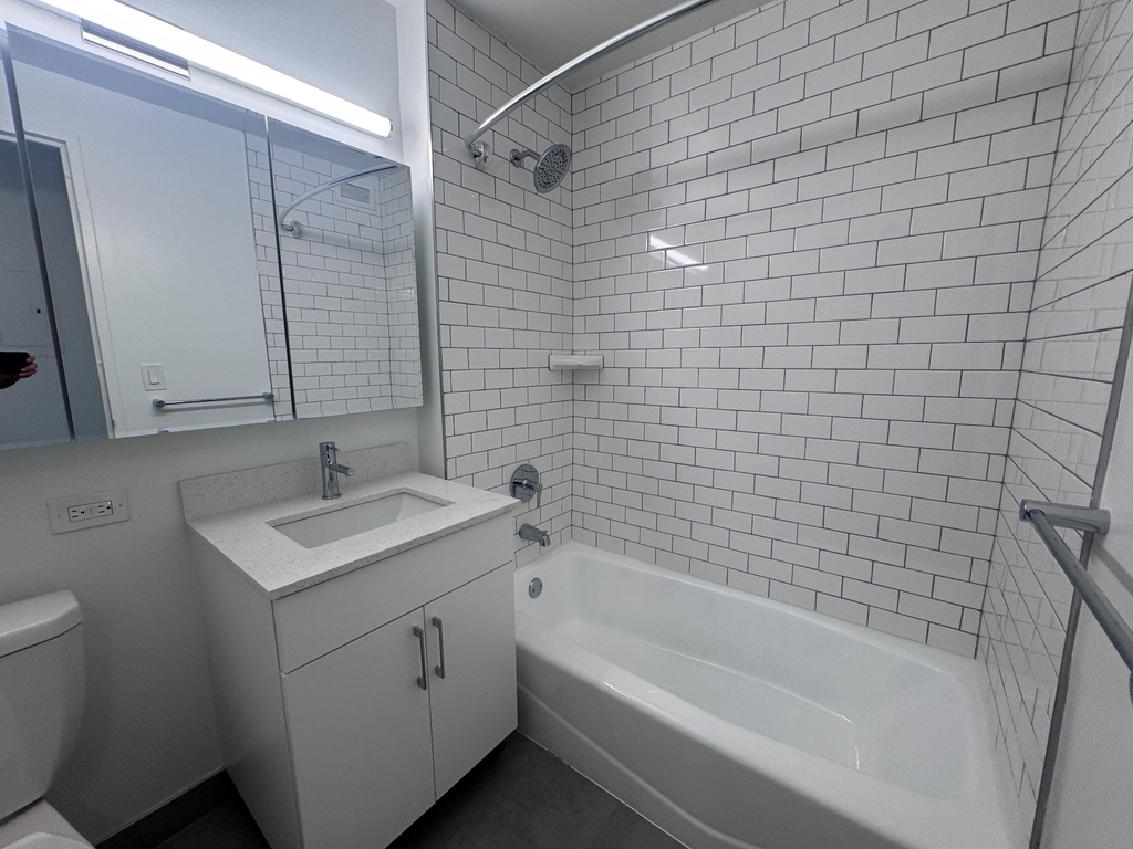 West 37th Street - Photo 4