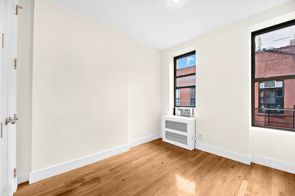 358 West 45th Street - Photo 3
