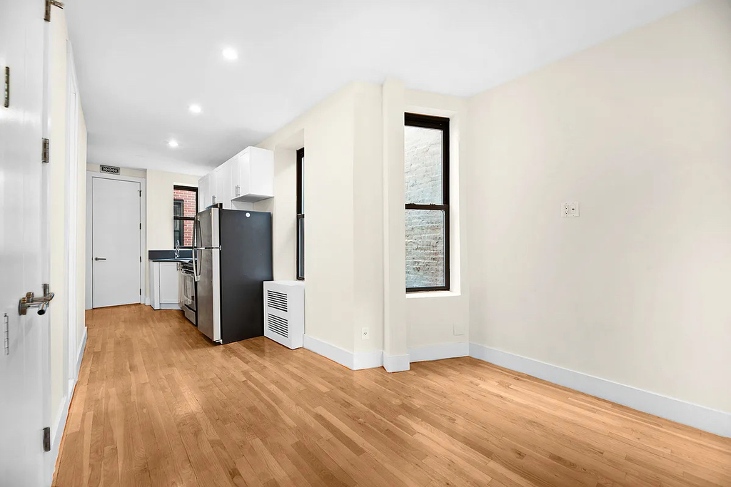 358 West 45th Street - Photo 2