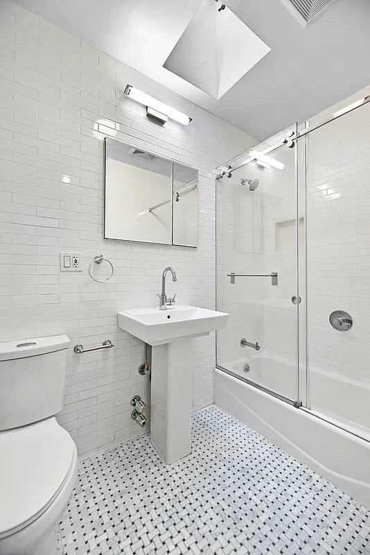 358 West 45th Street - Photo 5