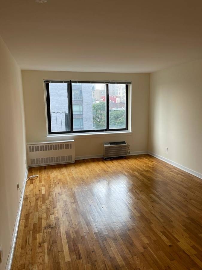 E 87th Street / York Avenue - Photo 6