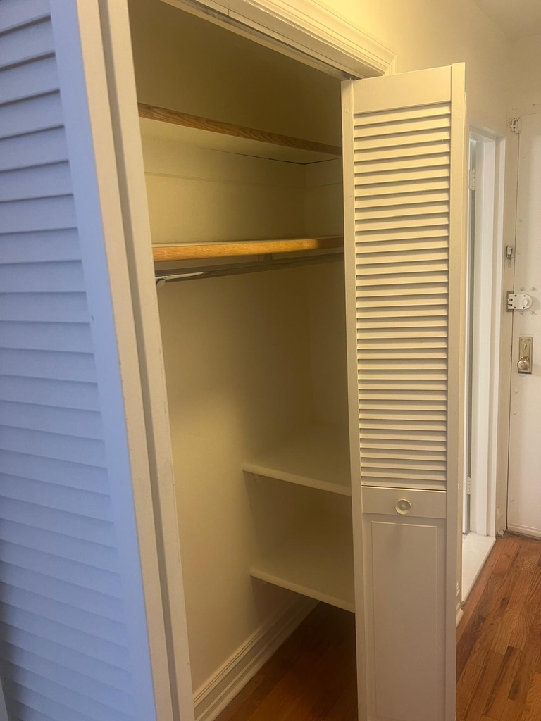 E 87th Street / York Avenue - Photo 4