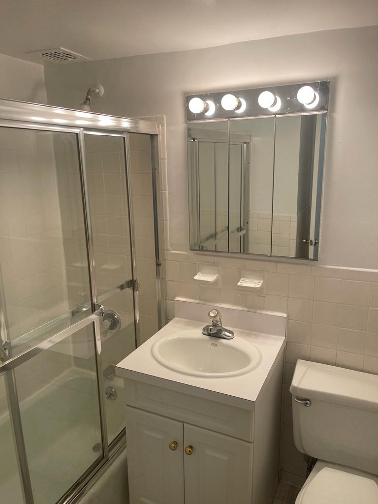 E 87th Street / York Avenue - Photo 2