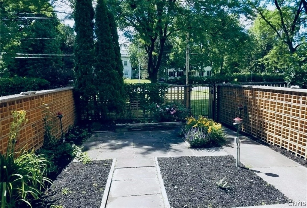 1223 James Street - Photo 2