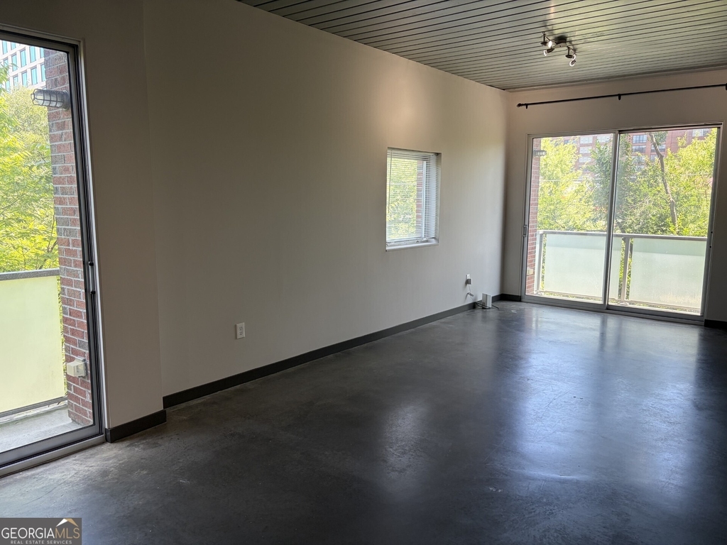 620 Glen Iris Ne - Photo 4
