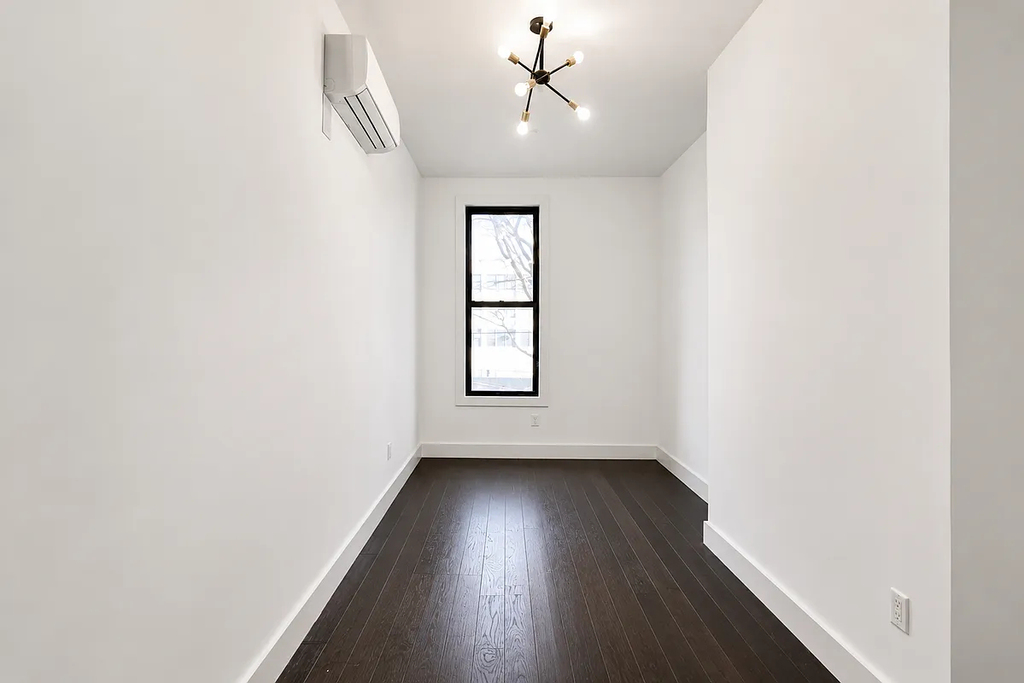 1114 Halsey Street - Photo 6