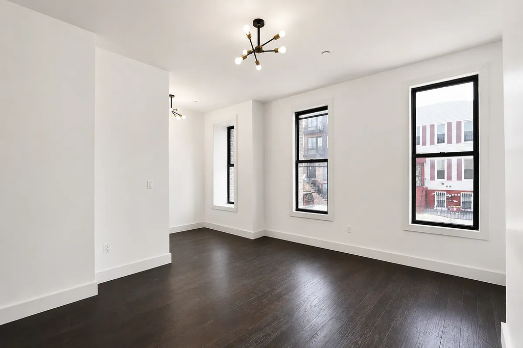 1114 Halsey Street - Photo 3