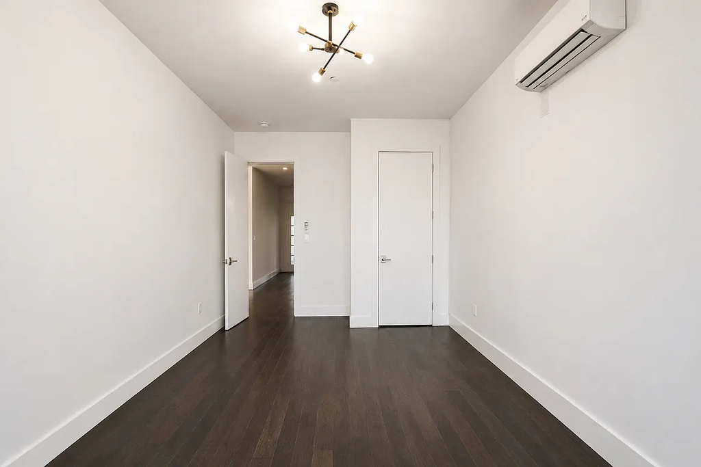 1114 Halsey Street - Photo 8