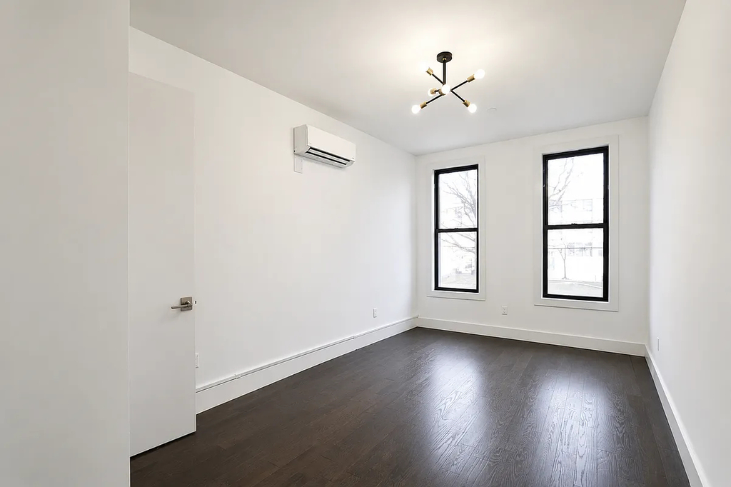 1114 Halsey Street - Photo 5