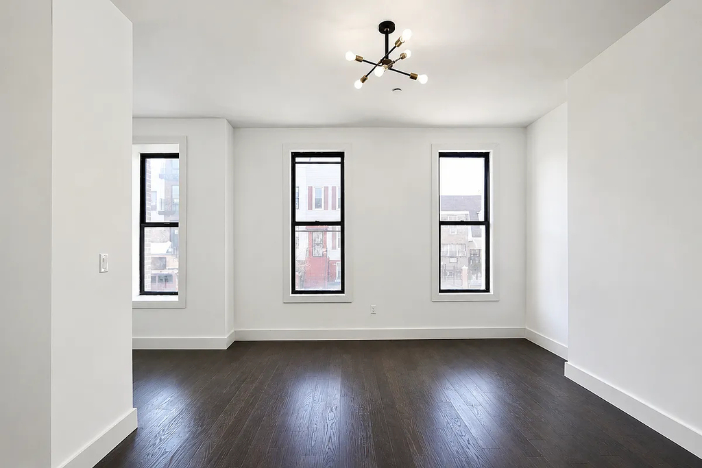 1114 Halsey Street - Photo 0