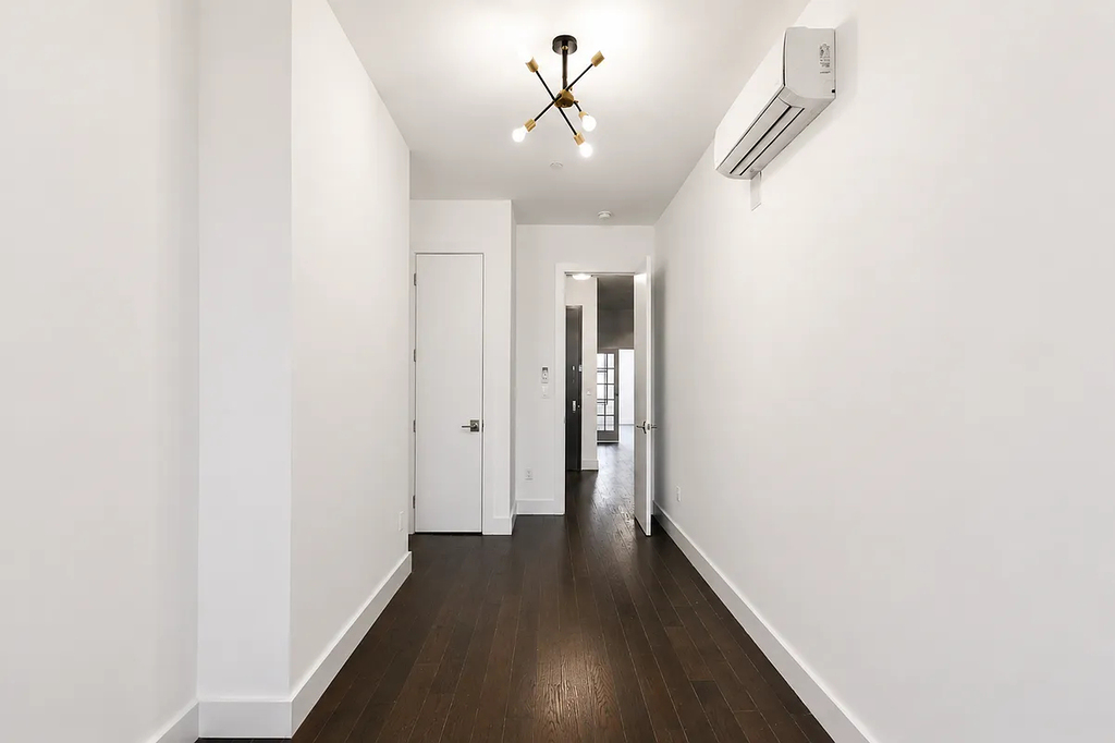 1114 Halsey Street - Photo 7