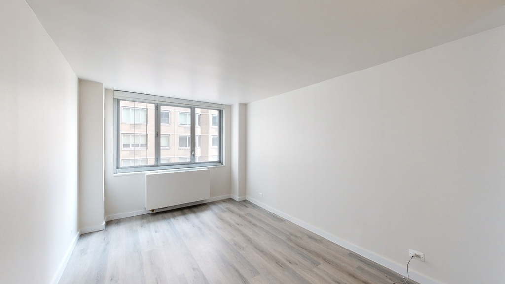 401 E 34th St - Photo 3