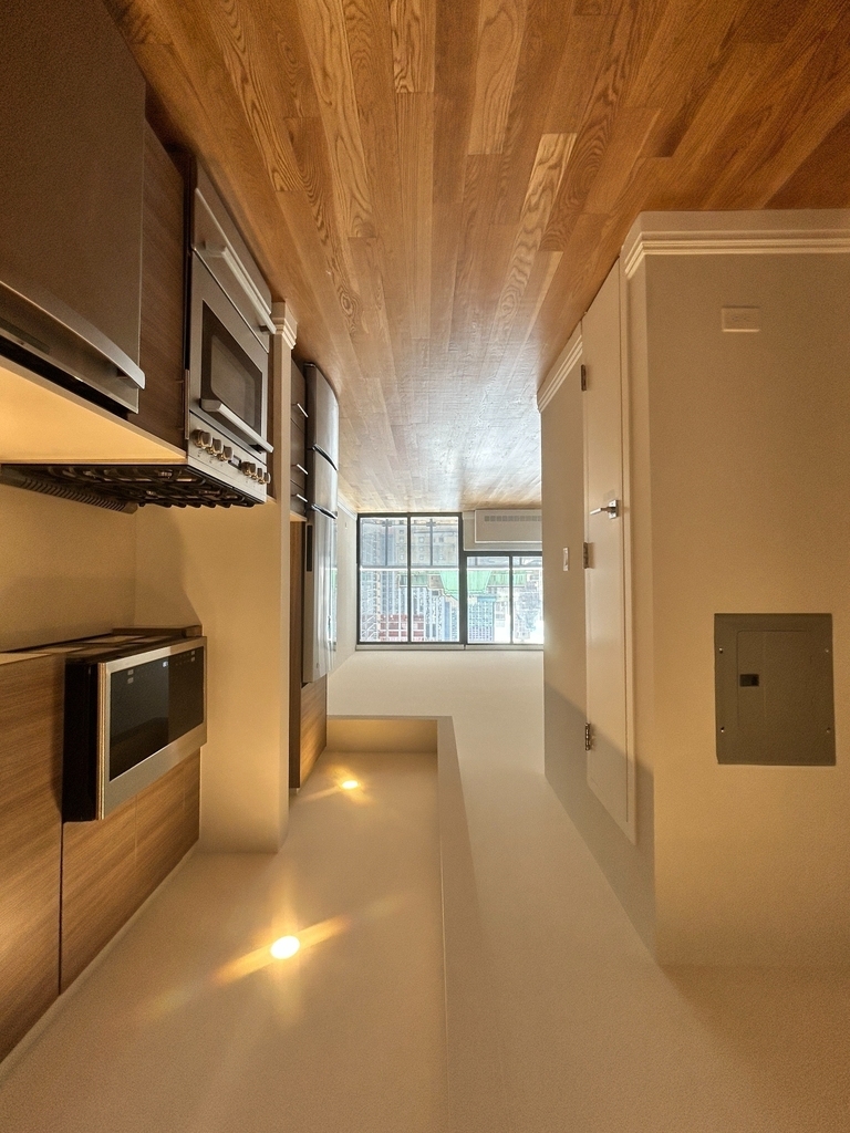 West 38th Street - Photo 4