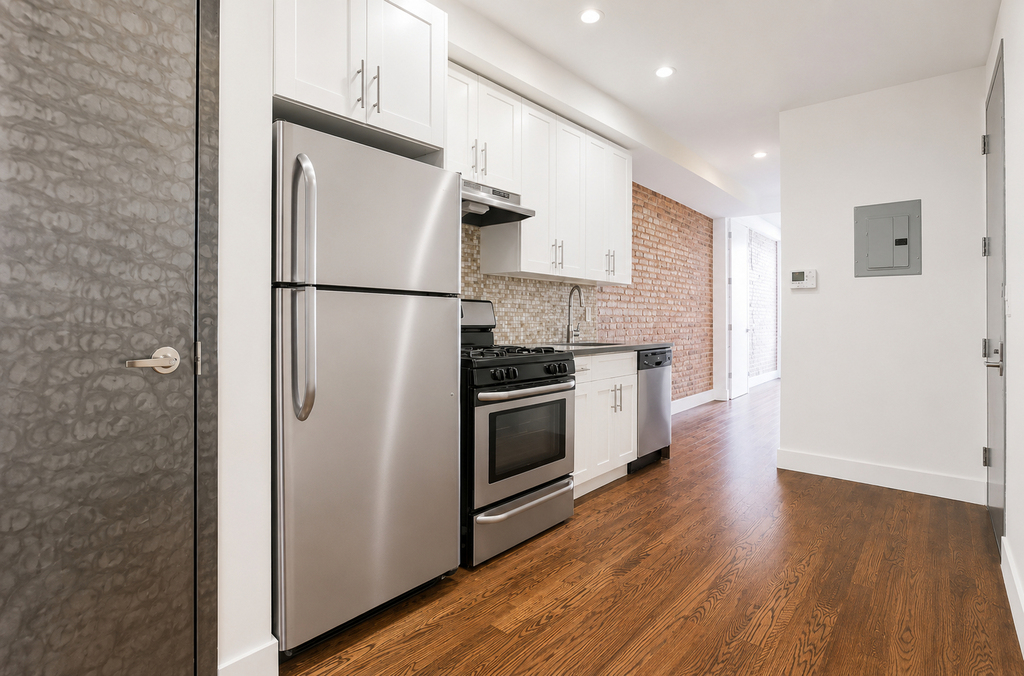558 Kosciuszko Street - Photo 2