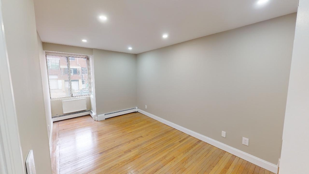 67-39 Clyde Street - Photo 8
