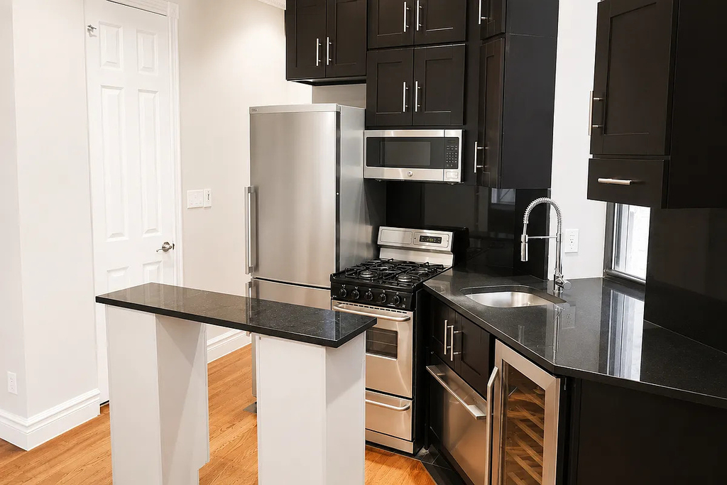 246 Mott Street - Photo 2