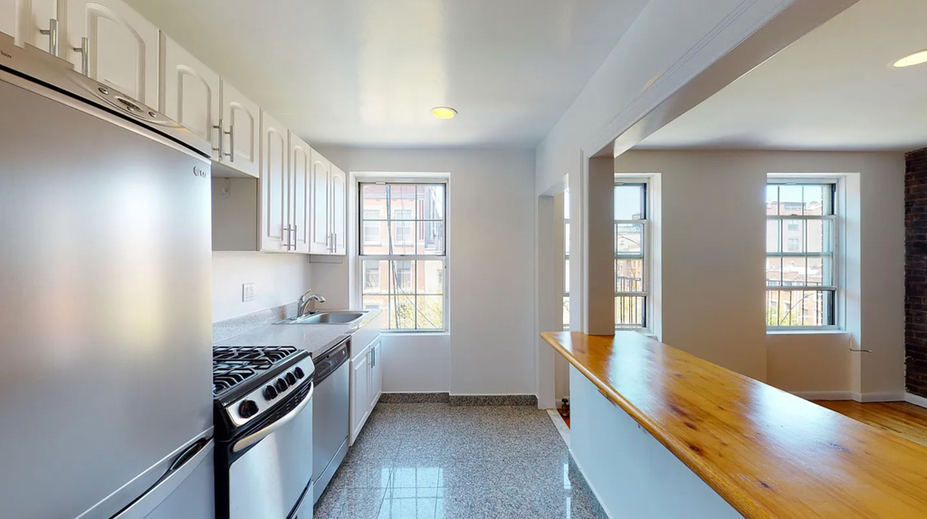  West Broadway - Photo 5