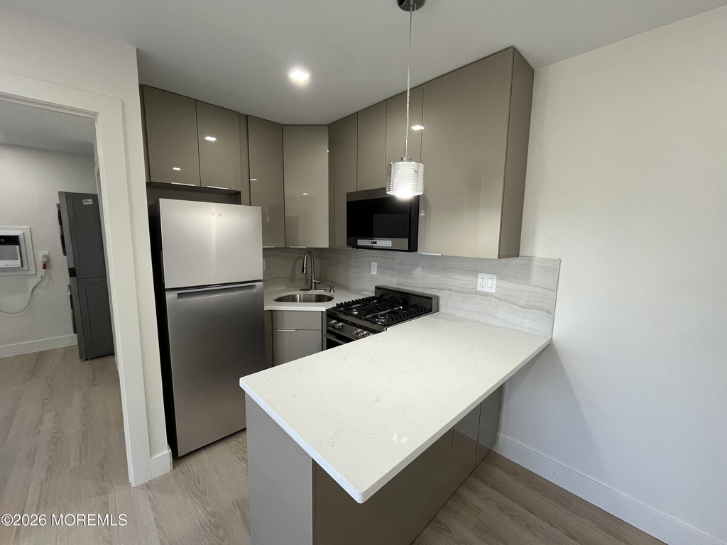 1217 Ocean Avenue - Photo 2