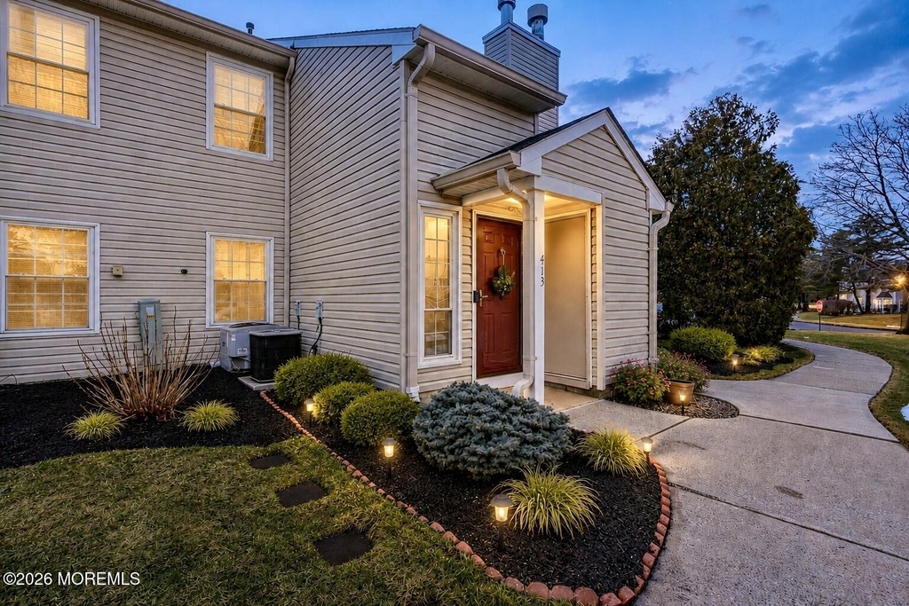 413 Yorkshire Place - Photo 0