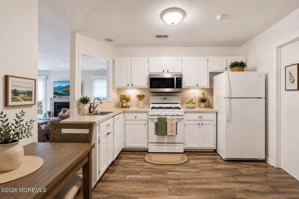 413 Yorkshire Place - Photo 4