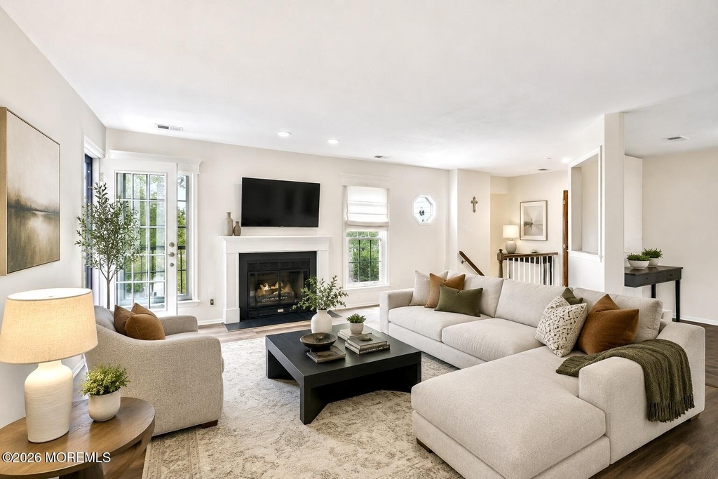 413 Yorkshire Place - Photo 2
