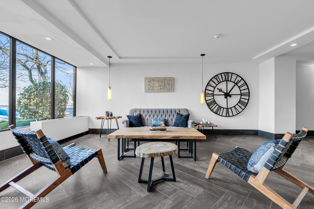 10 Ocean Boulevard - Photo 0