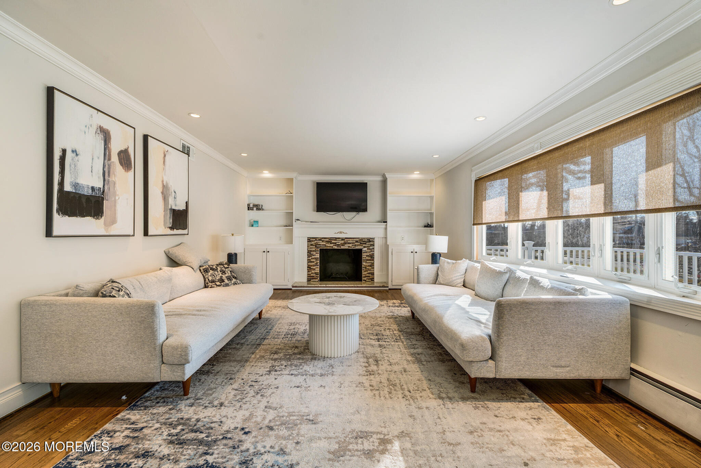 351 Hollywood Avenue - Photo 2