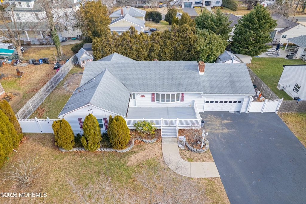 351 Hollywood Avenue - Photo 1