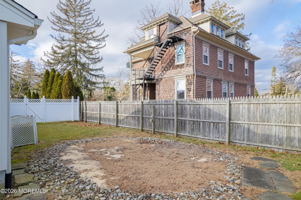 351 Hollywood Avenue - Photo 14
