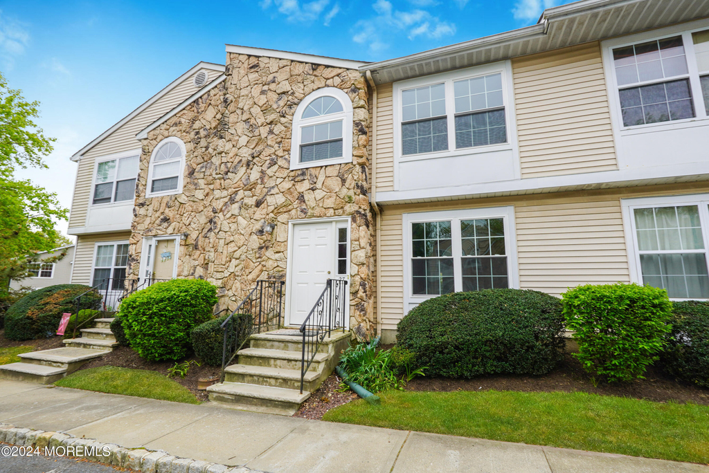 27 Karen Drive - Photo 1