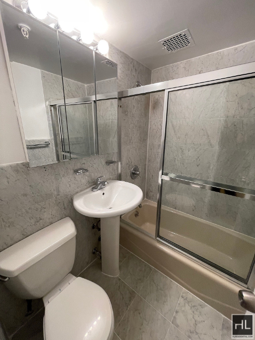 1 Avenue - Photo 4