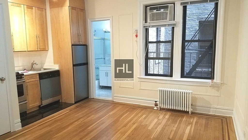East 51 Street - Photo 0