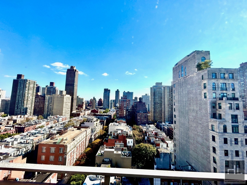 E 82 St - Photo 5
