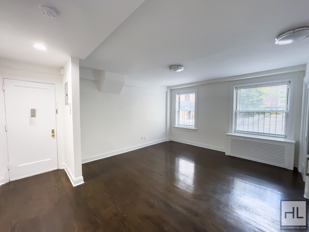 East 37 Street - Photo 4