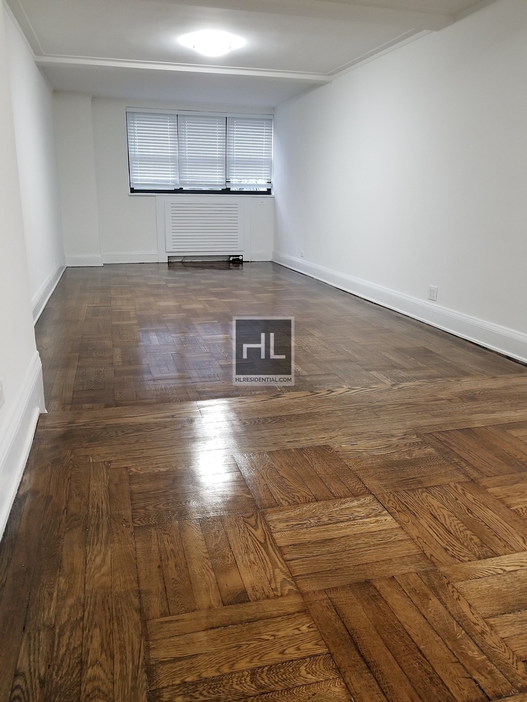 East 38 Street - Photo 1