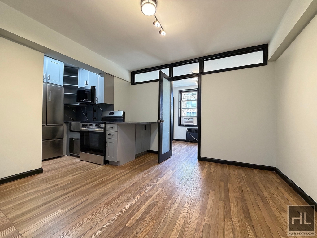 East 58 Street - Photo 2
