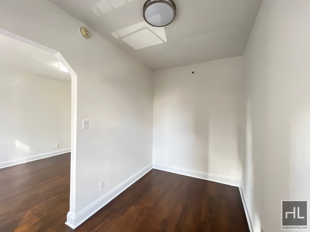 Second Avenue - Photo 3