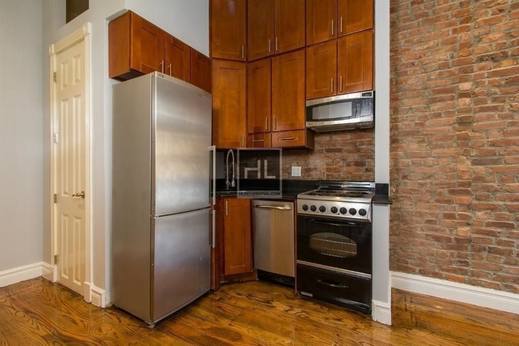 West 14 Street - Photo 2