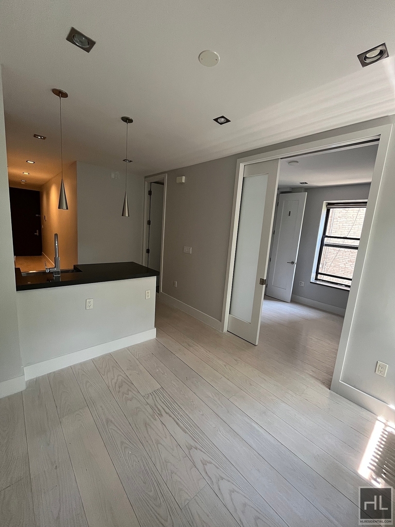 Stanton Street - Photo 1