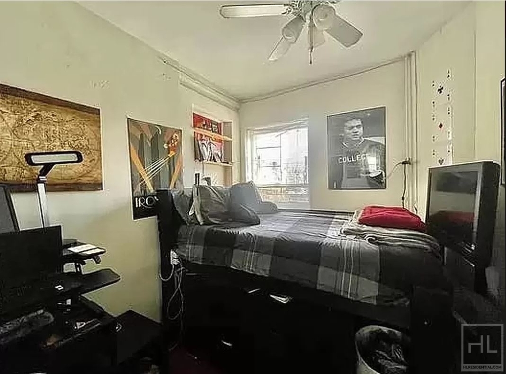 East 11 Street - Photo 2