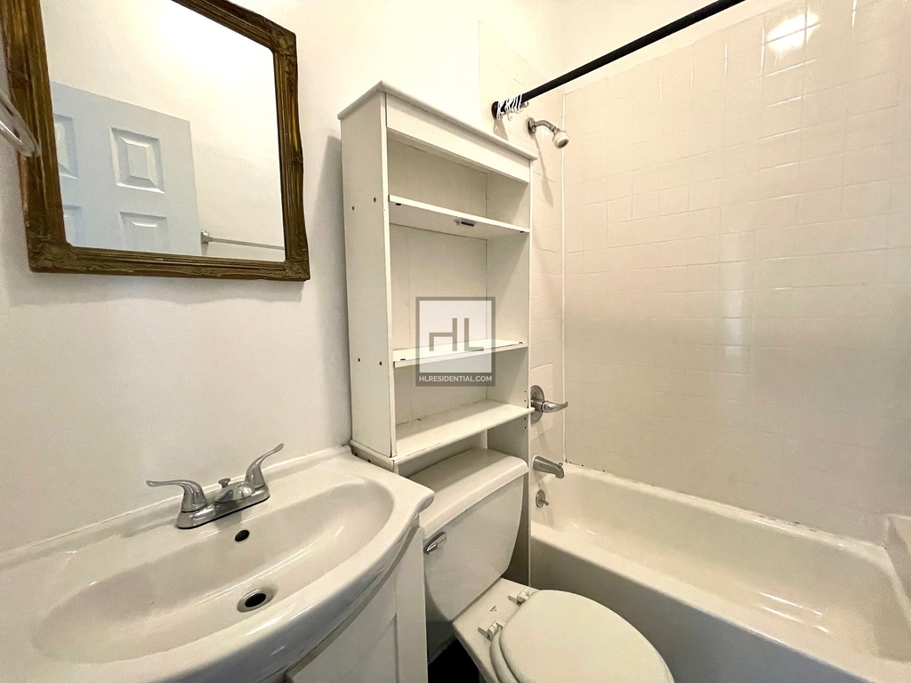 East 11 Street - Photo 3