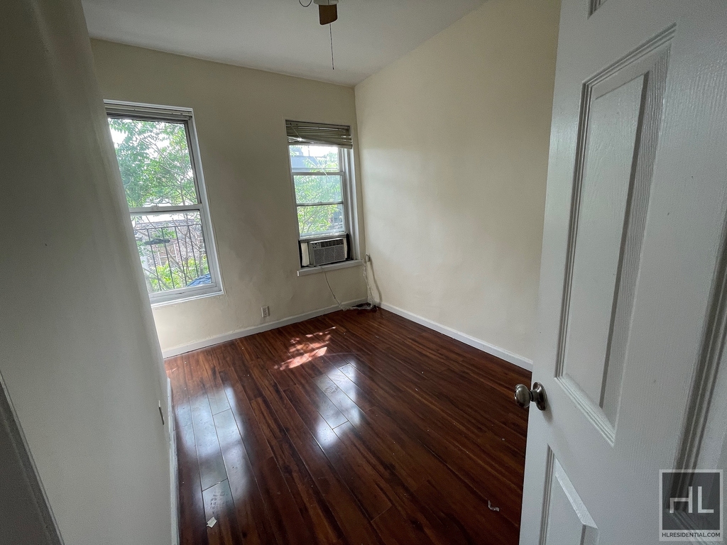 East 11 Street - Photo 2