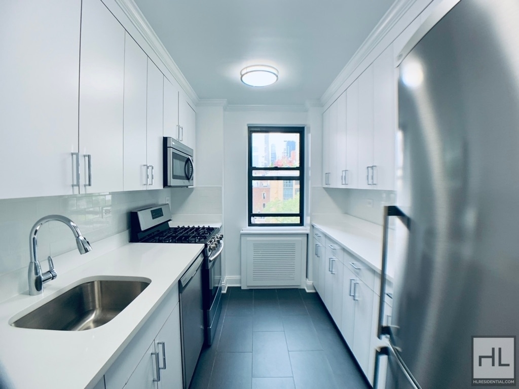 Beekman Place - Photo 2