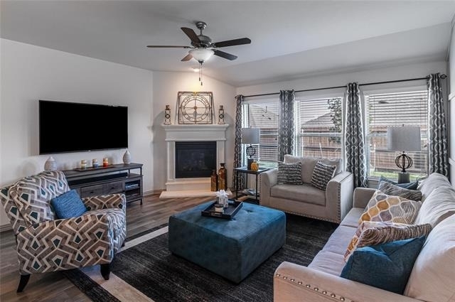 917 Rosewood Street - Photo 3