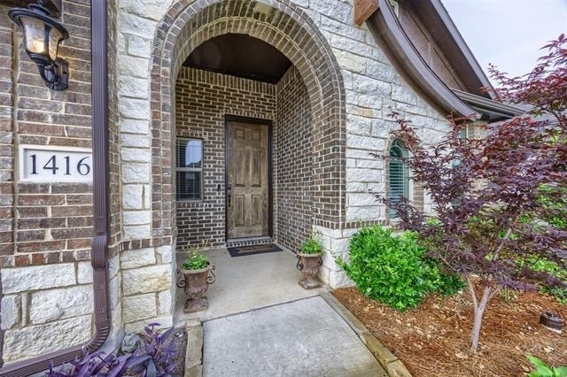 1416 Alexander Drive - Photo 2