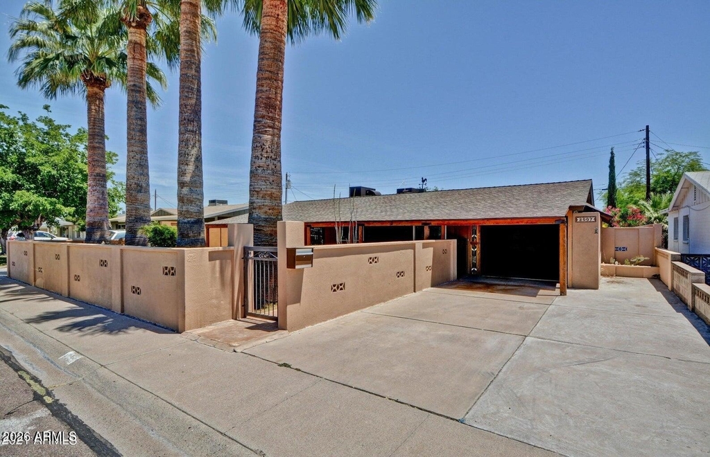 2007 N Normal Avenue - Photo 3